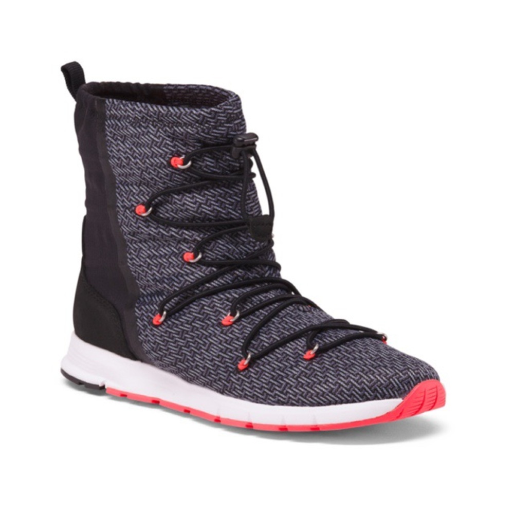 NWOT! Under Armour lightweight slip on sneaker